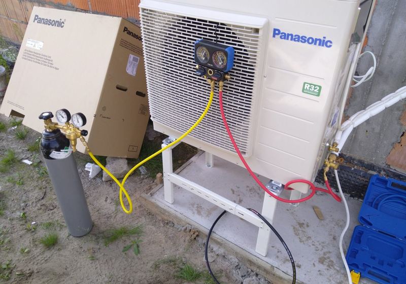 Serwis pompy ciepła Panasonic - pomiar ciśnień
